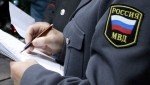Полицейские работают на месте происшествия в жилом доме в Октябрьском районе краевого центра
